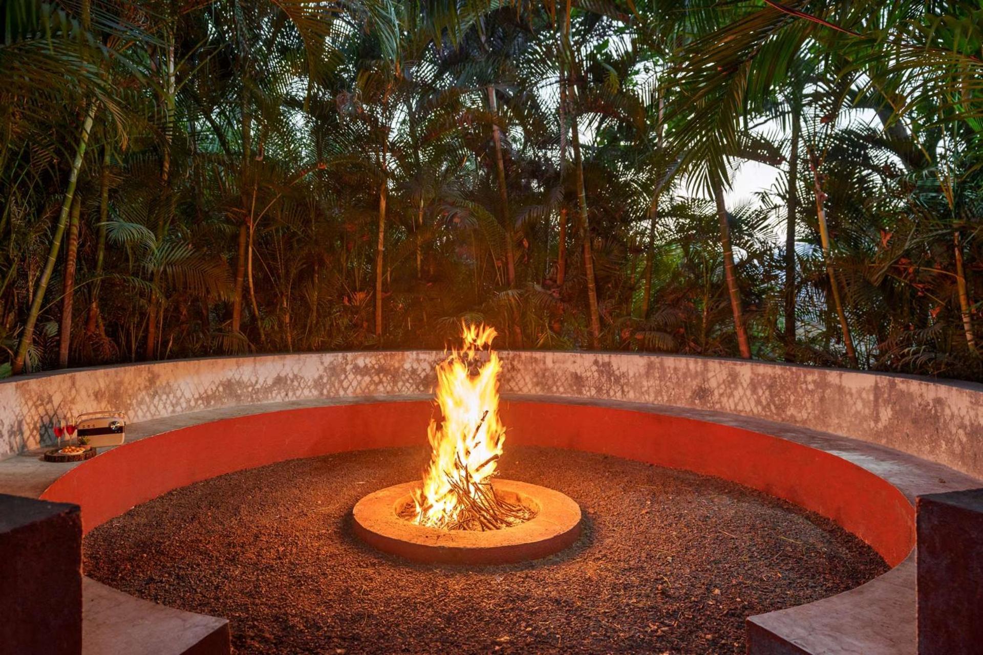 Vintage Estate - Lakeside Allure With Vintage Decor,A Plunge Pool & A Lawn Featuring A Charming Gazebo Karjat Εξωτερικό φωτογραφία